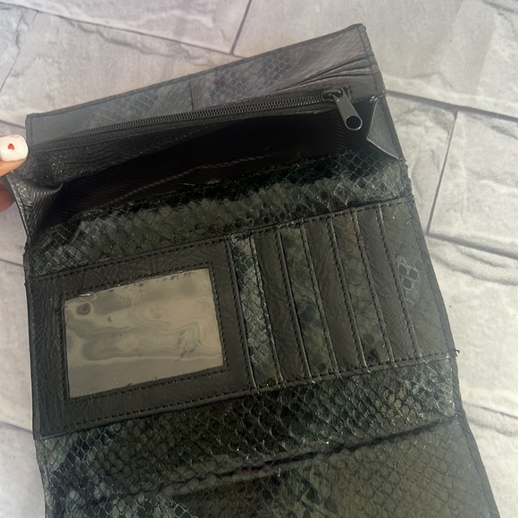 Kenneth Cole Reaction trifold wallet vegan leather - Picture 6 of 6